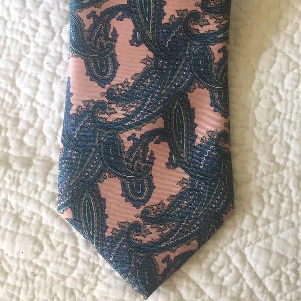 Christian Dior all silk paisley tie. Handsome!❣️